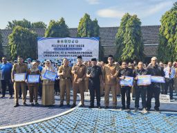 Bupati Beri Penghargaan terhadap Penyuluh dan Petani Berprestasi