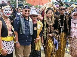 Meriah, Ribuan Warga Ikuti Gelaran Festival Sarung Goyor Pemalang