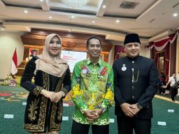 Seru dan Asyik, Senator Jatim Rasan-Rasan Bareng Pak Ribut Guru Viral