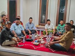 Addin Kunjungi Peternakan Ayam Kader Ansor Diwek, Dorong Usaha Gotong Royong Berbasis Desa