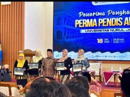 Menginspirasi Perempuan Berkarya dan Mengabdi; Ning Lia Raih Penghargaan PERMA PENDIS Award