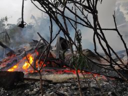 Dibawah Guyuran Hujan, Sebuah Rumah di Pemalang Ludes Terbakar