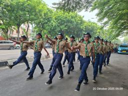 Kompak, Semangat SMK MUDISA Tampil Memukau di Gerak Jalan Hizbul Wathan Milad Muhammadiyah ke-113