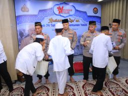 HUT ke-74, Divisi Humas Polri Santuni Anak Yatim dan Gelar Khataman Al-Qur’an