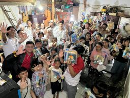 Tidar Jatim Bagikan Buku dan Makanan Bergizi Sasar Kampung Stren kali Jagir Surabaya