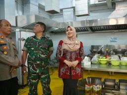 Lia Resmikan “Dapur Sehat BGN” di Surabaya, Dorong Kesadaran Gizi Anak Negeri