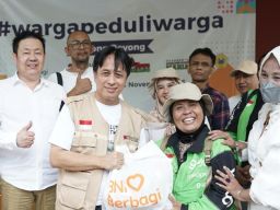 WPW 98 Resolution Network Bagikan 2.000 Paket Sembako di Surabaya dan Semarang