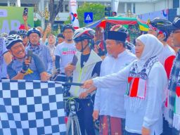 Khofifah Lepas 200 Pesepeda 'Ride for Palestine 1000 Km', Bawa Pesan Perdamaian Dunia