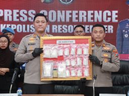 885 Gram Sabu dan 300 Butir Ekstasi Disita Disita dari Jaringan Narkotika Antar Pulau