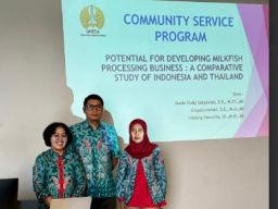 Tingkatkan Literasi Digital Pajak, Tim PKM Unesa Berdayakan UMKM Bandeng Gresik