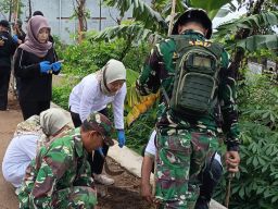 Jum'at Bersih Pemkab Pemalang bersama TNI-Polri Tanam Pohon Tabebuya