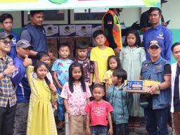 Gerak Cepat, NasDem Jatim Salurkan Paket Sembako untuk Korban Erupsi Semeru