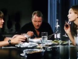 The Glass House (2001): Rumah Indah, Rahasia Gelap, dan Anak-Anak yang Terjebak