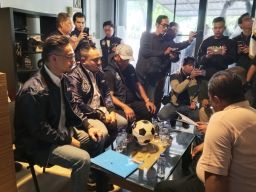 Raja Siahaan Resmi Maju di Pemilihan Ketua Asprov PSSI Jatim, Dokumen dinyatakan Lengkap