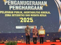 Disperpusip Jatim Sabet Dua Penghargaan Layanan Publik
