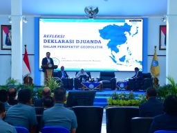 Inspektur Puspenerbal Ikuti Seminar Nasional FH UHT
