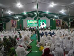 Yenny Wahid dan Senator Lia Istifhama Hadiri Haul ke-16 Gus Dur di Taman Bungkul