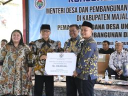Menteri Desa Salurkan Bantuan Ketahanan Pangan Rp240 Juta