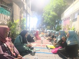 Pengajian Ibu-Ibu Nurul Jannah, Menyemai Iman dan Ukhuwah di Tanah Merah Gang Sawi