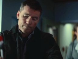 Fractured (2019): Saat Rumah Sakit Menjadi Tempat Hilangnya Kebenaran