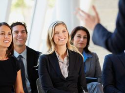 7 Kebiasaan Bicara yang Membuat Aura Wibawamu Memancar, Wajib Dicoba!