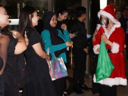Wyndham Surabaya City Centre Hadirkan Kembali Pohon Natal Penuh Cahaya
