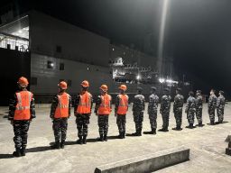 Pejabat Kodaeral IX Lepas Keberangkatan KRI Bintuni-520