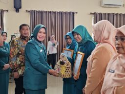 Dorong Peran Strategis PKK, Ketua PKK Majalengka Lantik Pengurus Kecamatan