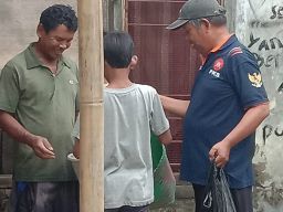 Peduli Bencana Banjir, PKS Pemalang Bagikan Ratusan Nasi Bungkus Bagi Warga Terdampak