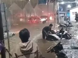 Pemalang Kawasan kota Dikepung Banjir, Ratusan Kendaraan Terjebak