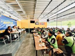 Sinergi di Balik Secangkir Kopi: Satlantas Polres Gresik Rangkul Driver Ojol