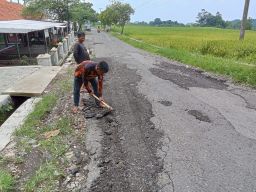 Jalan Penghubung Garawastu–Sangkanhurip Dikeluhkan Warga, Pemdes Akui Sudah Ajukan Perbaikan