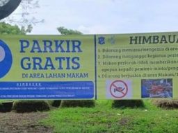 DLH Surabaya Tegaskan Parkir di Area Makam Gratis, Warga Diminta Laporkan Jika Ada Pungli