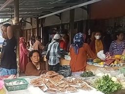 Jeritan Emak-emak Saat Harga Pangan Melambung Jelang Lebaran