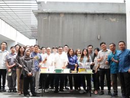 Rayakan 12 Tahun, Crown Prince Hotel Pilih Tanam Hidroponik sebagai Simbol Keberlanjutan