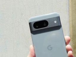 Google Pixel 8 Smartphone 6,2″ OLED dengan Tensor G3