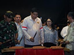 Gentengisasi dari Jatiwangi, tahap awal 14 Truk Genteng dengan Pembelian Rp.3 Miliar