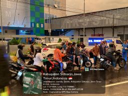 MAKI Jatim Bagikan 1.000 Paket Takjil di By Pass Juanda