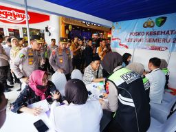 Tinjau Stasiun Surabaya Gubeng, Kapolri Instruksikan Beri Pelayanan Maksimal ke Pemudik