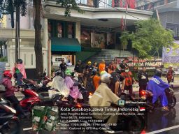 Berbagi di Hari ke-27 Ramadan, MAKI Jatim Tebar Kehangatan di Jalan Panglima Sudirman