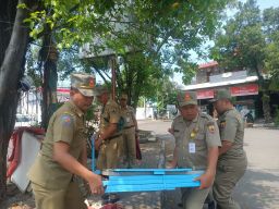 Pasca Lebaran, Banyak Lapak Pedagang Ditinggalkan, Satpol PP Pemalang Ambil Tindakan