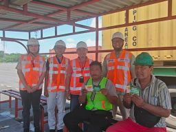 TPS Perkuat Komitmen Pelindo Bersih, Sosialisasikan SMAP kepada Pengemudi Truk di Surabaya