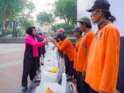 Kemala Bhayangkari Jatim Benahi Taman Bungkul Surabaya dan Luncurkan Program Penghijauan