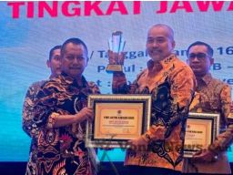 AKBP Arbaridi Jumhur Raih Penghargaan dari PWI Jatim