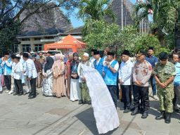 Kloter 6 Majalengka Berangkat: Jemaah Tertua 87 Tahun dan Termuda 17 Tahun