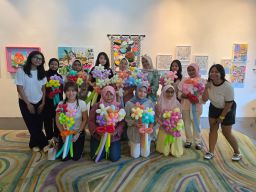 Balon, Tawa, dan Kreativitas Warnai Workshop Buket Balon di ARTOTEL Hayam Wuruk Surabaya