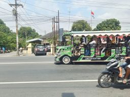 Odong-odong di Pemalang Terpantau Bebas Melintas di Jalan Raya