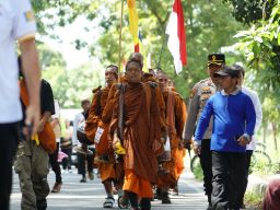 Semangat Persaudaraan, Kemenag Jatim Sambut 57 Bhikkhu dalam Rangkaian Indonesia Walk for Peace 2026