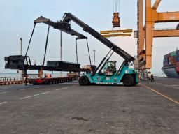 TPS Kembali Dipercaya Jadi Hub Ekspor 3 Unit Locomotive