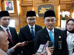 Khofifah Kukuhkan Shodiqin Pimpin BKKBN Jatim, Fokus Tekan Stunting dan Pernikahan Dini